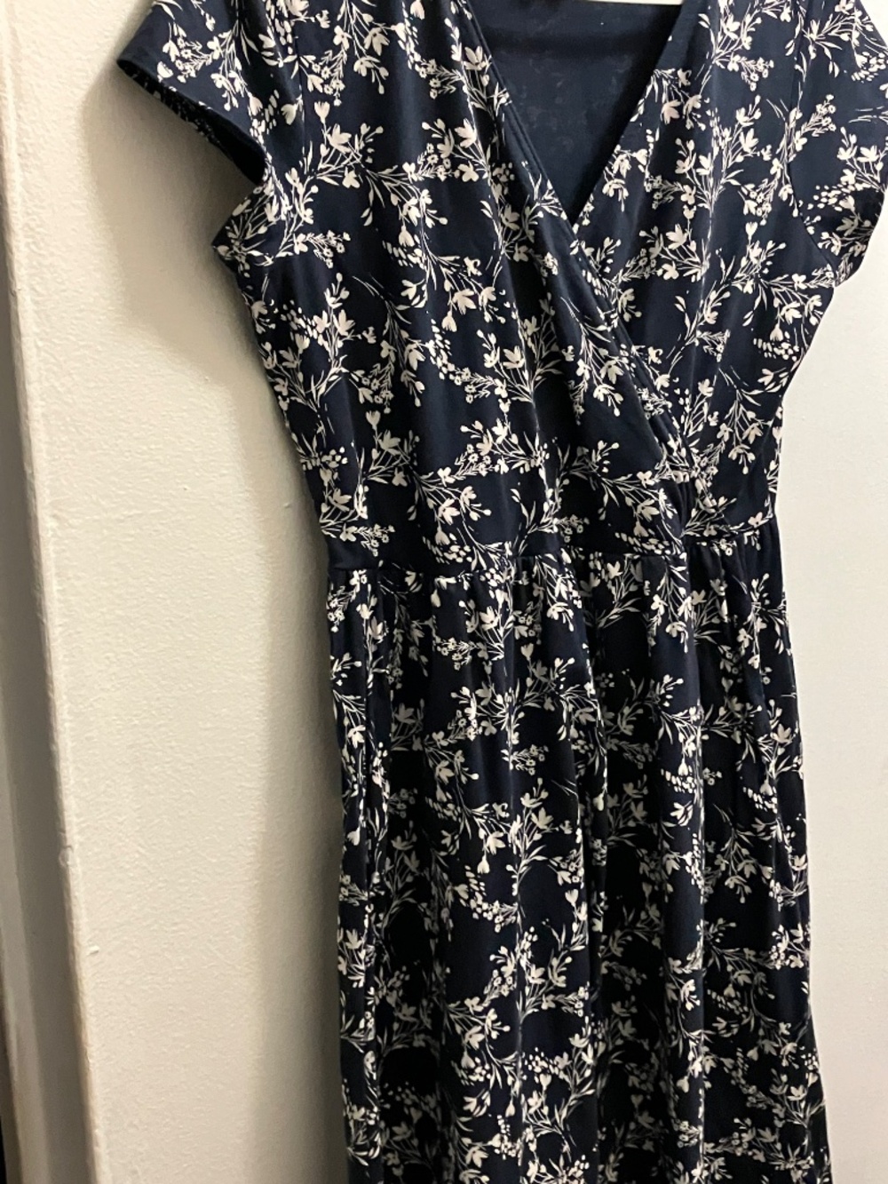 Pact organic cotton fit and flare navy blue with tan flowers - Picture 4 of 5